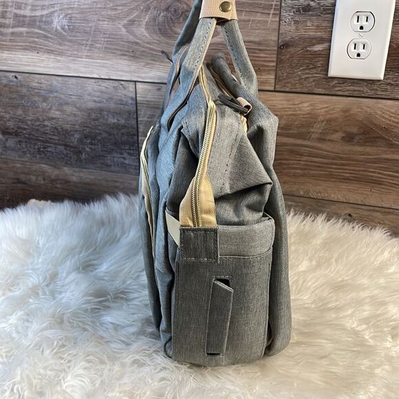 Diaper Bag with Built in Changing Station and USB Plug Brand New NWOT - Picture 4 of 13
